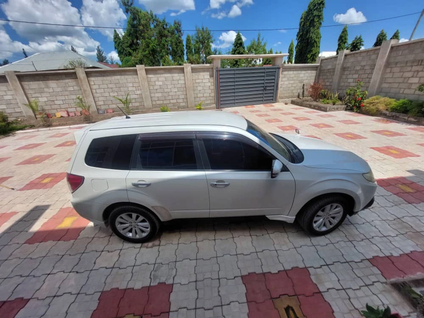 Subaru Forester XT 2011 (White) thumbnail 7