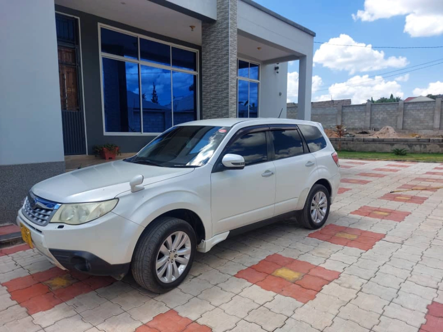 Subaru Forester XT 2011 (White) thumbnail 8