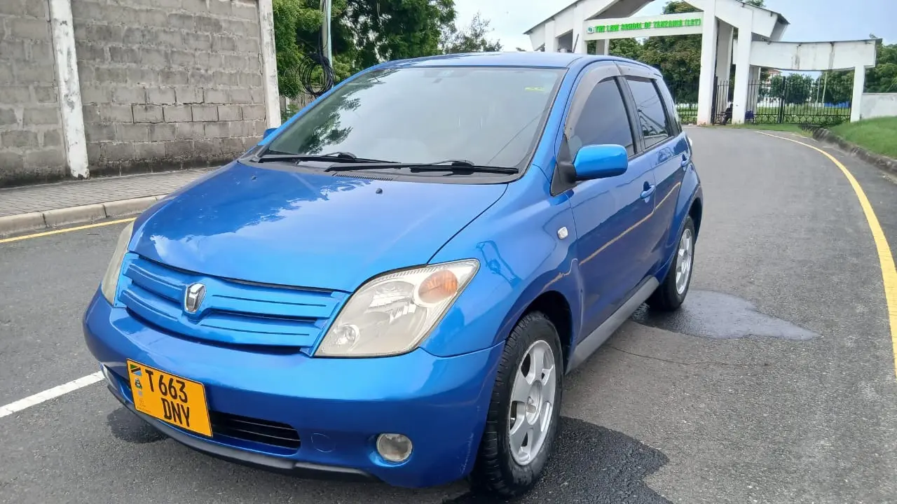 Toyota Ist 2003 thumbnail 3