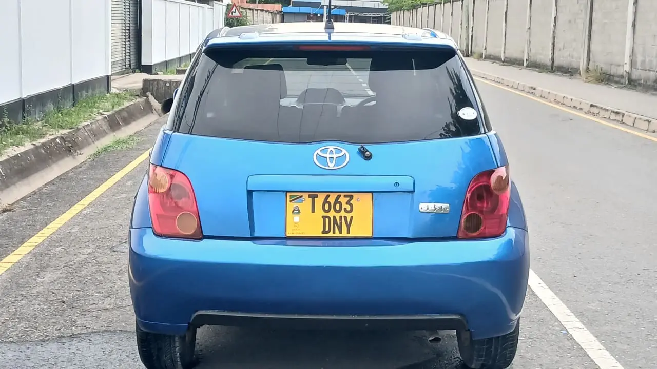 Toyota Ist 2003 thumbnail 8