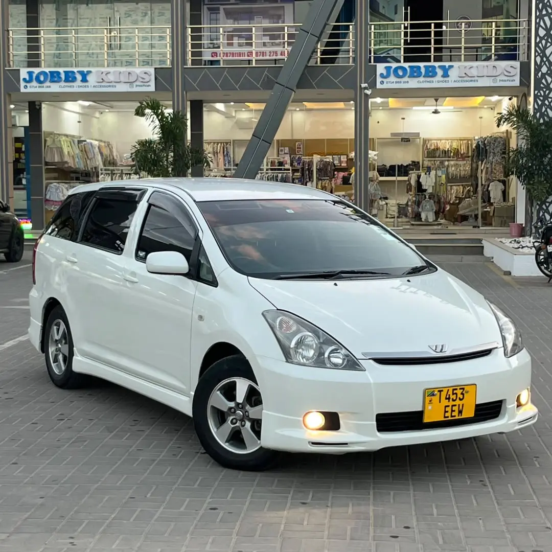 Toyota Wish 2005 White thumbnail 3