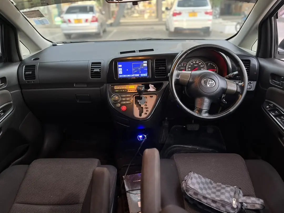 Toyota Wish 2005 White thumbnail 6
