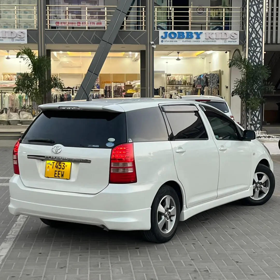 Toyota Wish 2005 White thumbnail 8