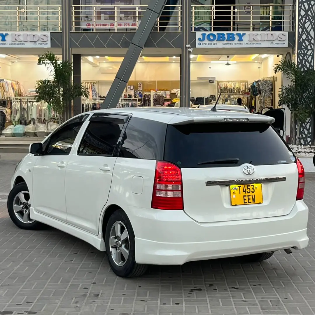 Toyota Wish 2005 White thumbnail 9