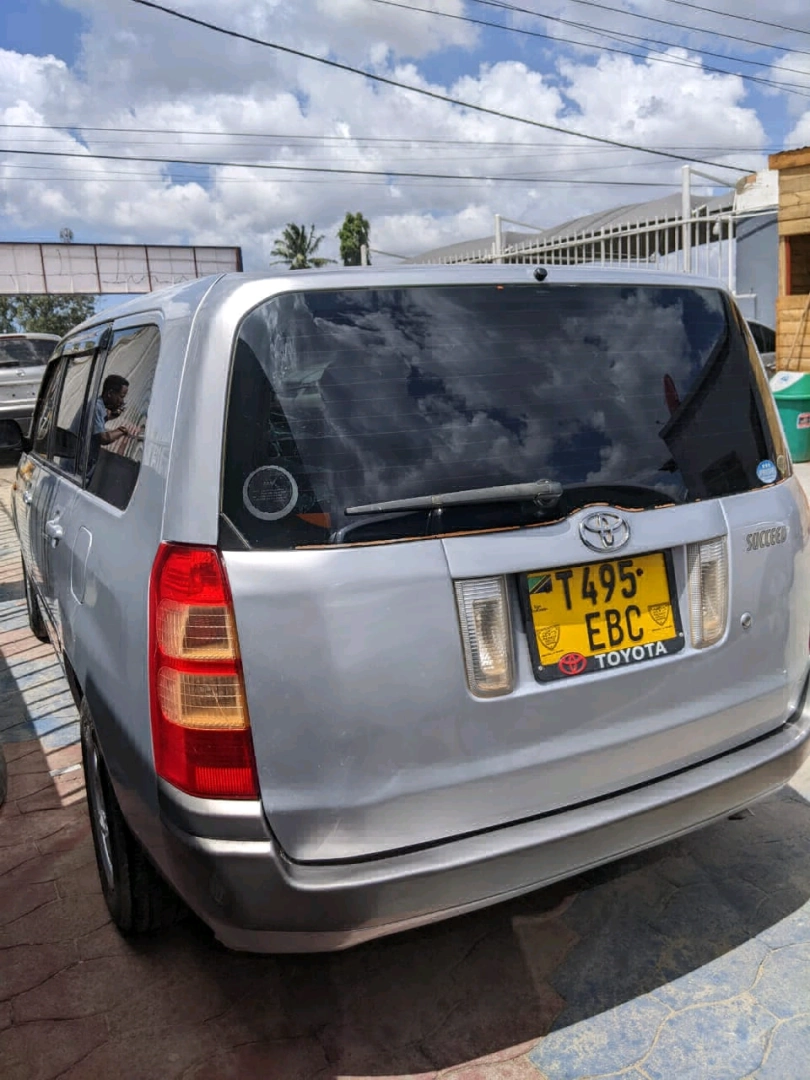 Toyota Succeed Station Wagon 2005 Automatic thumbnail 2