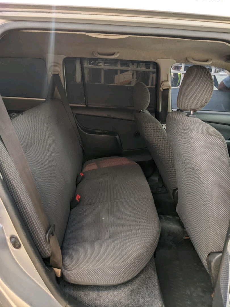 Toyota Succeed Station Wagon 2005 Automatic thumbnail 3