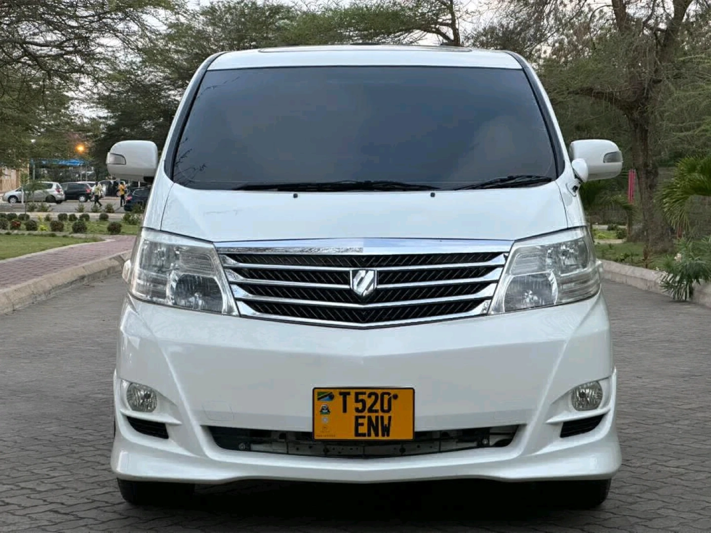 Toyota Alphard Van 2006 (REG ENW)