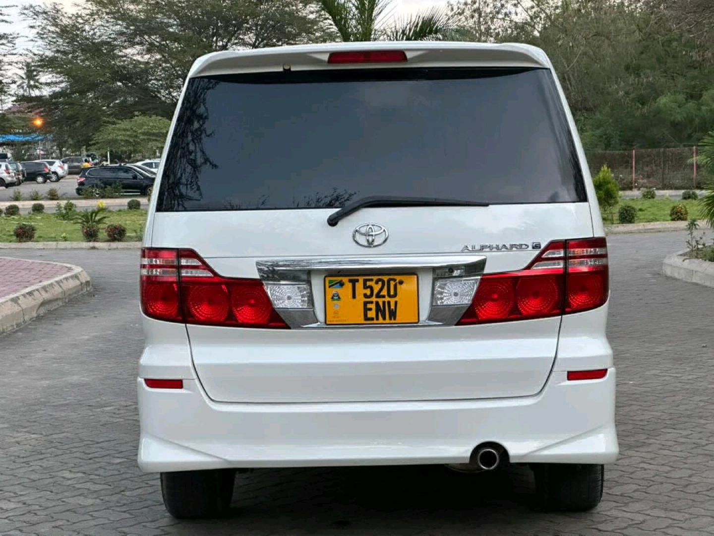 Toyota Alphard Van 2006 (REG ENW) thumbnail 4