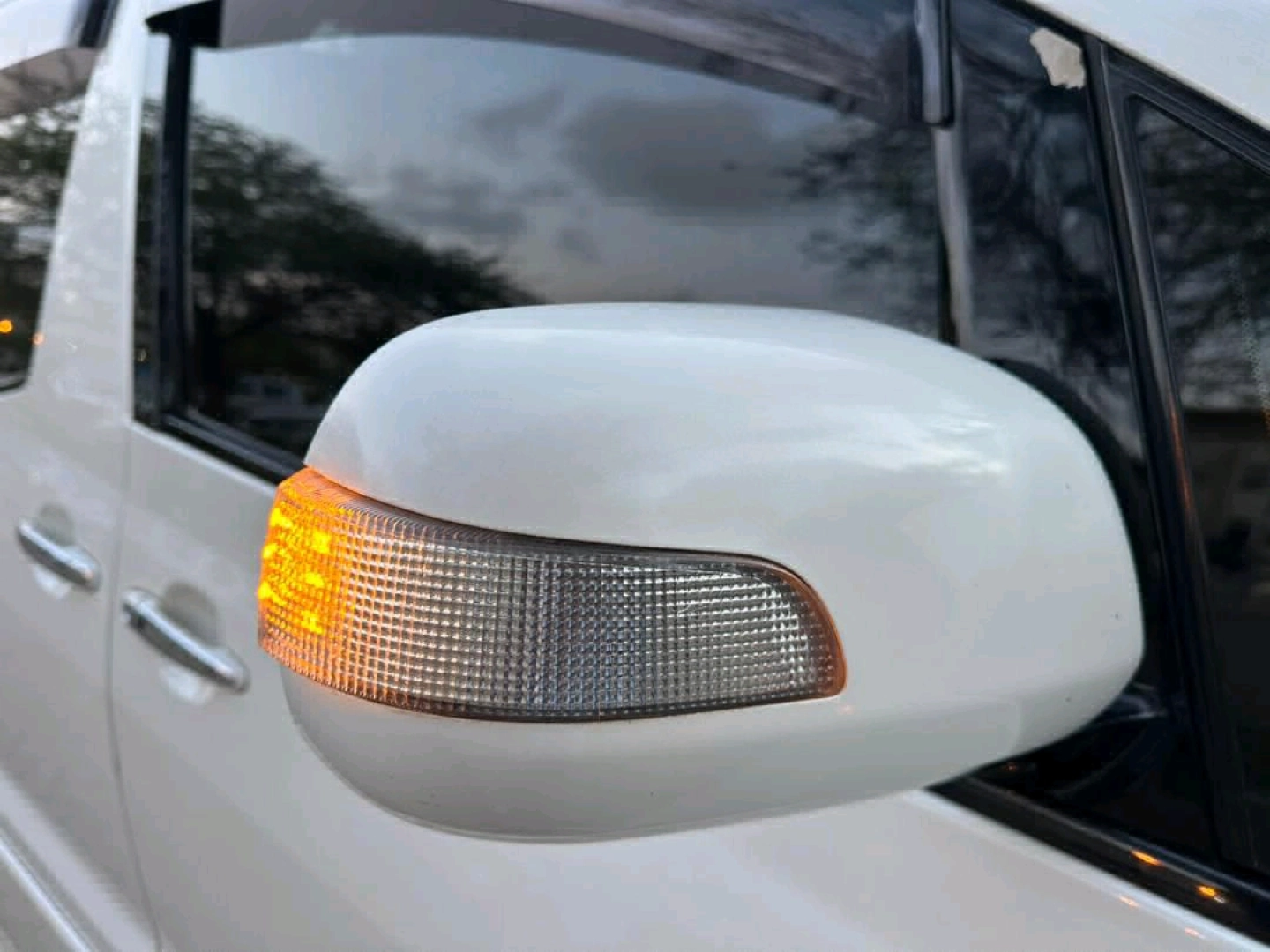 Toyota Alphard Van 2006 (REG ENW) thumbnail 5