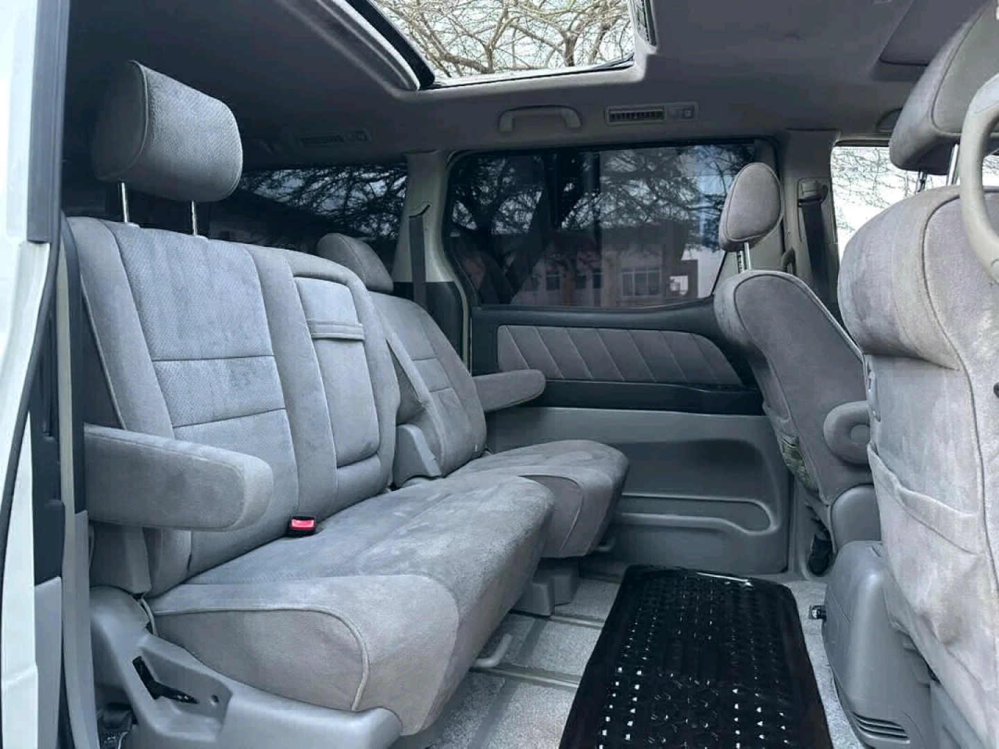 Toyota Alphard Van 2006 (REG ENW) thumbnail 6