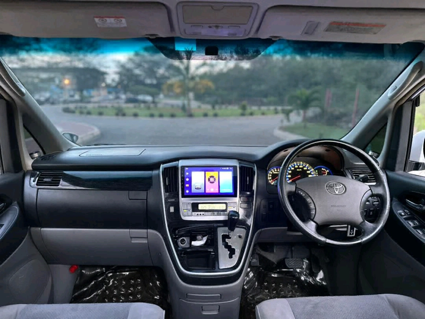 Toyota Alphard Van 2006 (REG ENW) thumbnail 7