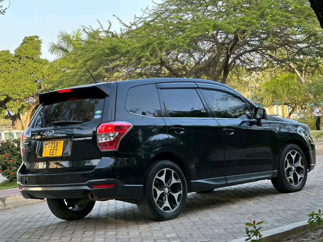 Black 2014 Subaru Forester, 66,000 km thumbnail 2