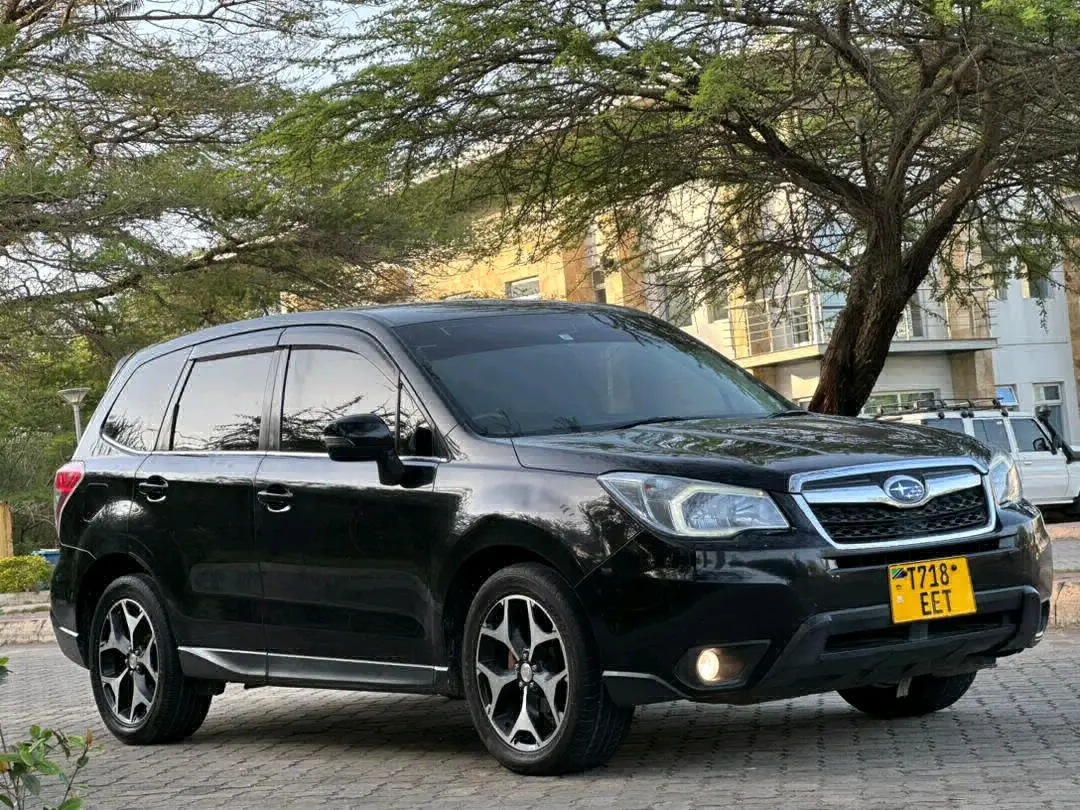 Black 2014 Subaru Forester, 66,000 km thumbnail 3