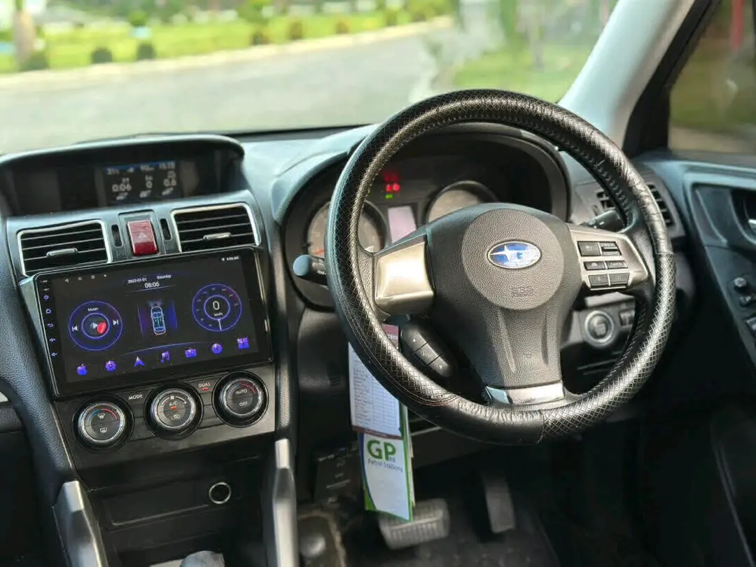 Black 2014 Subaru Forester, 66,000 km thumbnail 4