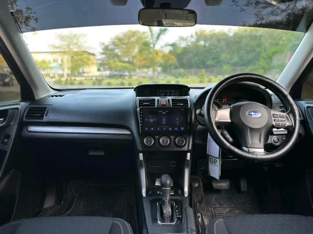 Black 2014 Subaru Forester, 66,000 km thumbnail 5