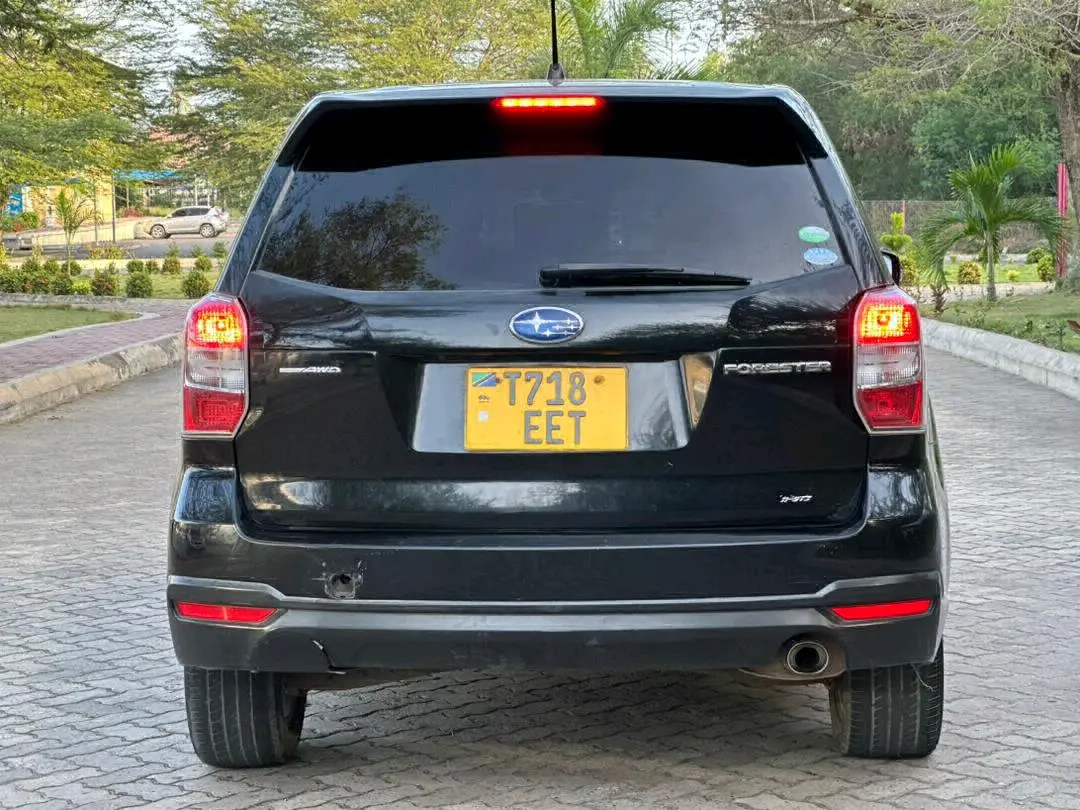 Black 2014 Subaru Forester, 66,000 km thumbnail 7