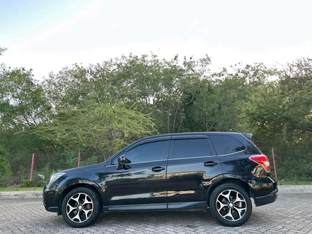 Black 2014 Subaru Forester, 66,000 km thumbnail 8
