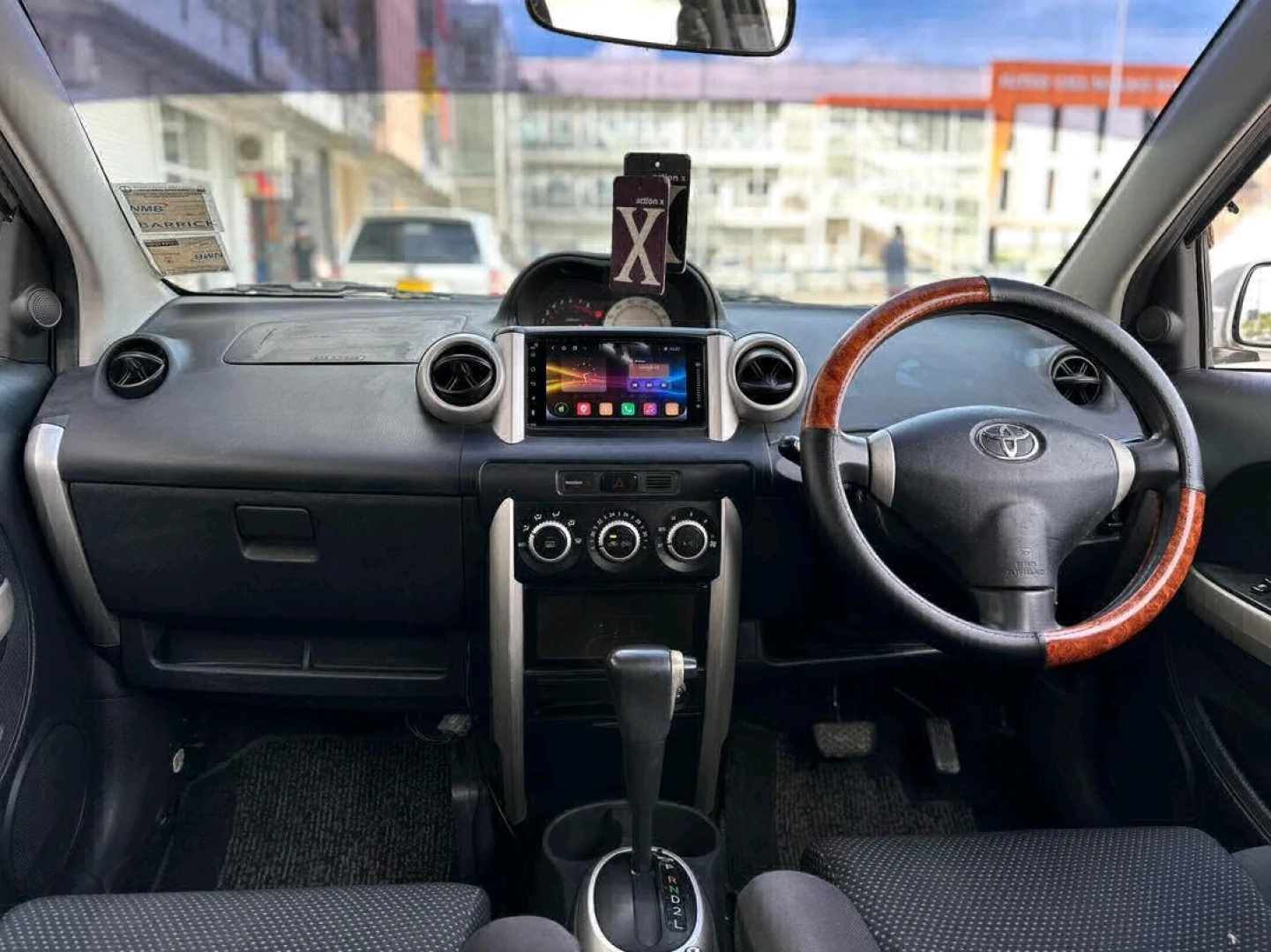Toyota IST 2004 White Low Mileage thumbnail 6