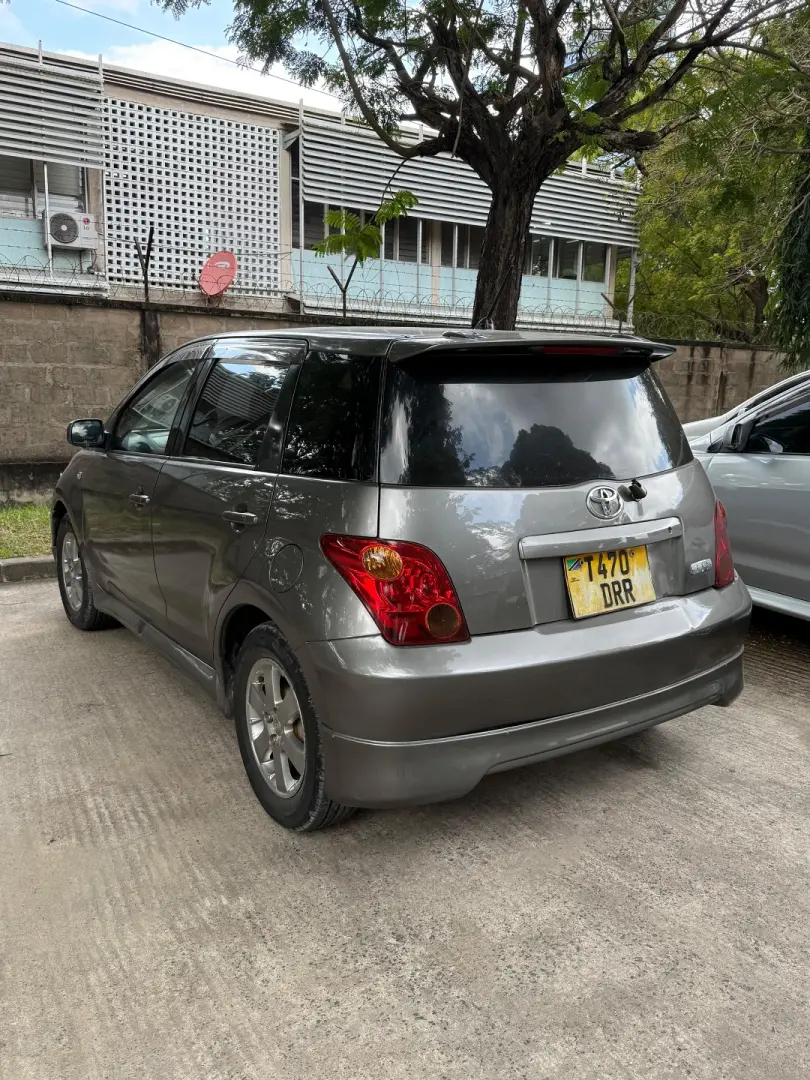 Toyota Ist 2004 (DRR)