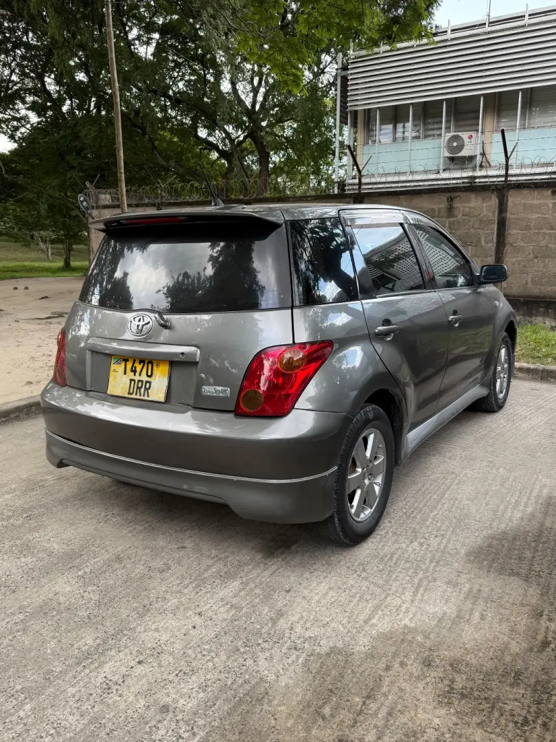 Toyota Ist 2004 (DRR) thumbnail 2