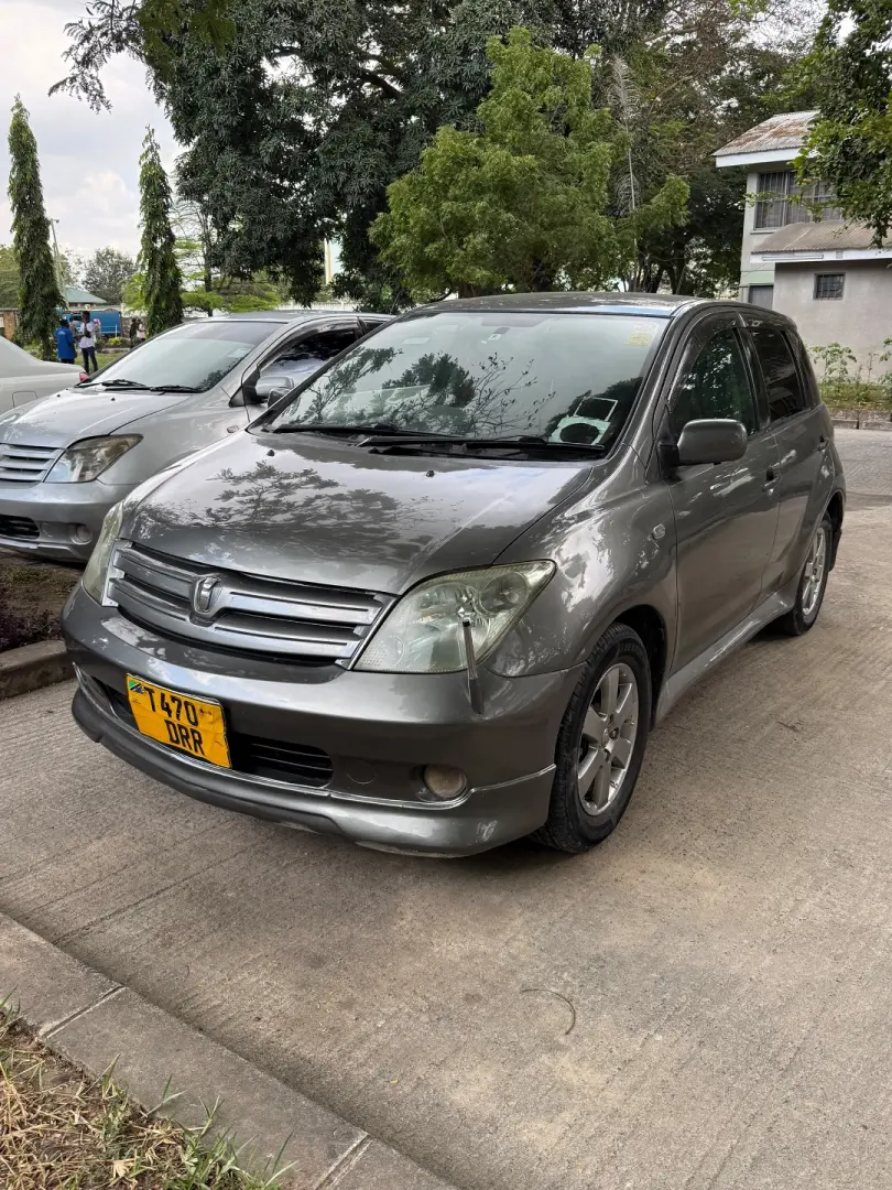 Toyota Ist 2004 (DRR) thumbnail 3