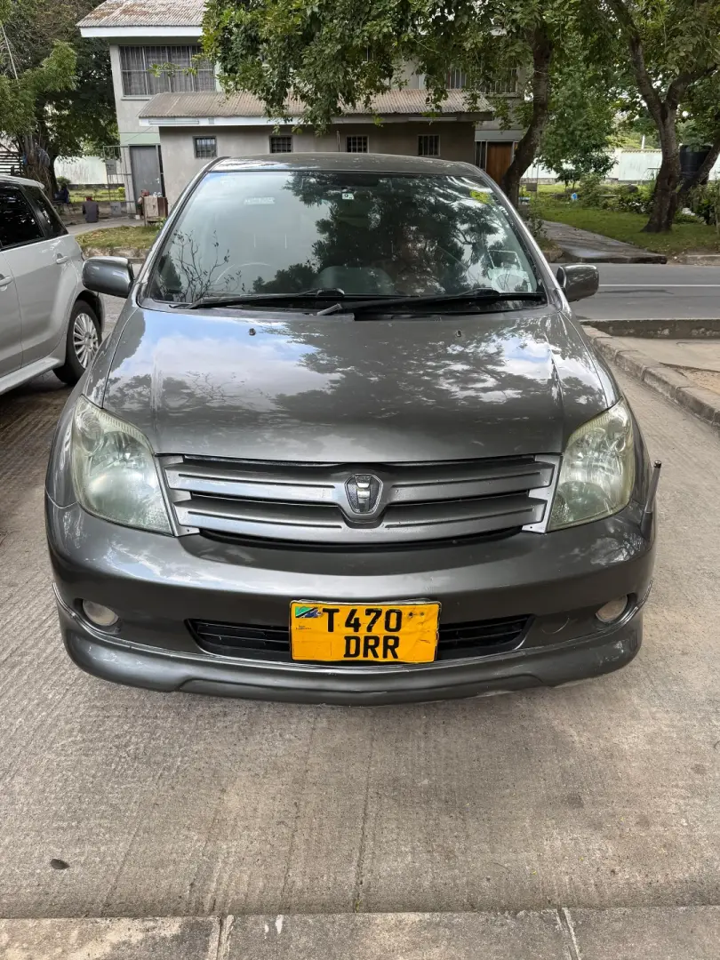 Toyota Ist 2004 (DRR) thumbnail 5