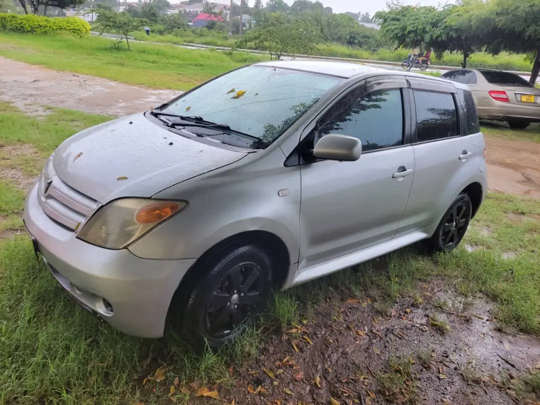 Toyota Ist Silver kwa Mauzo thumbnail 2