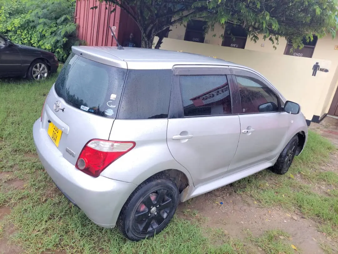 Toyota Ist Silver kwa Mauzo thumbnail 3