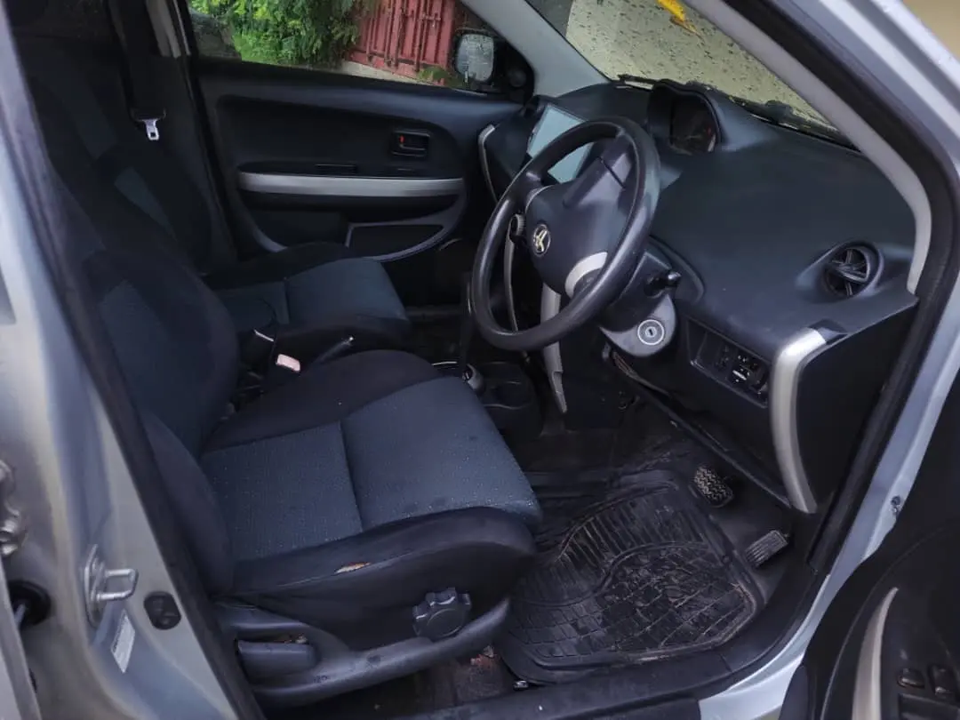 Toyota Ist Silver kwa Mauzo thumbnail 6