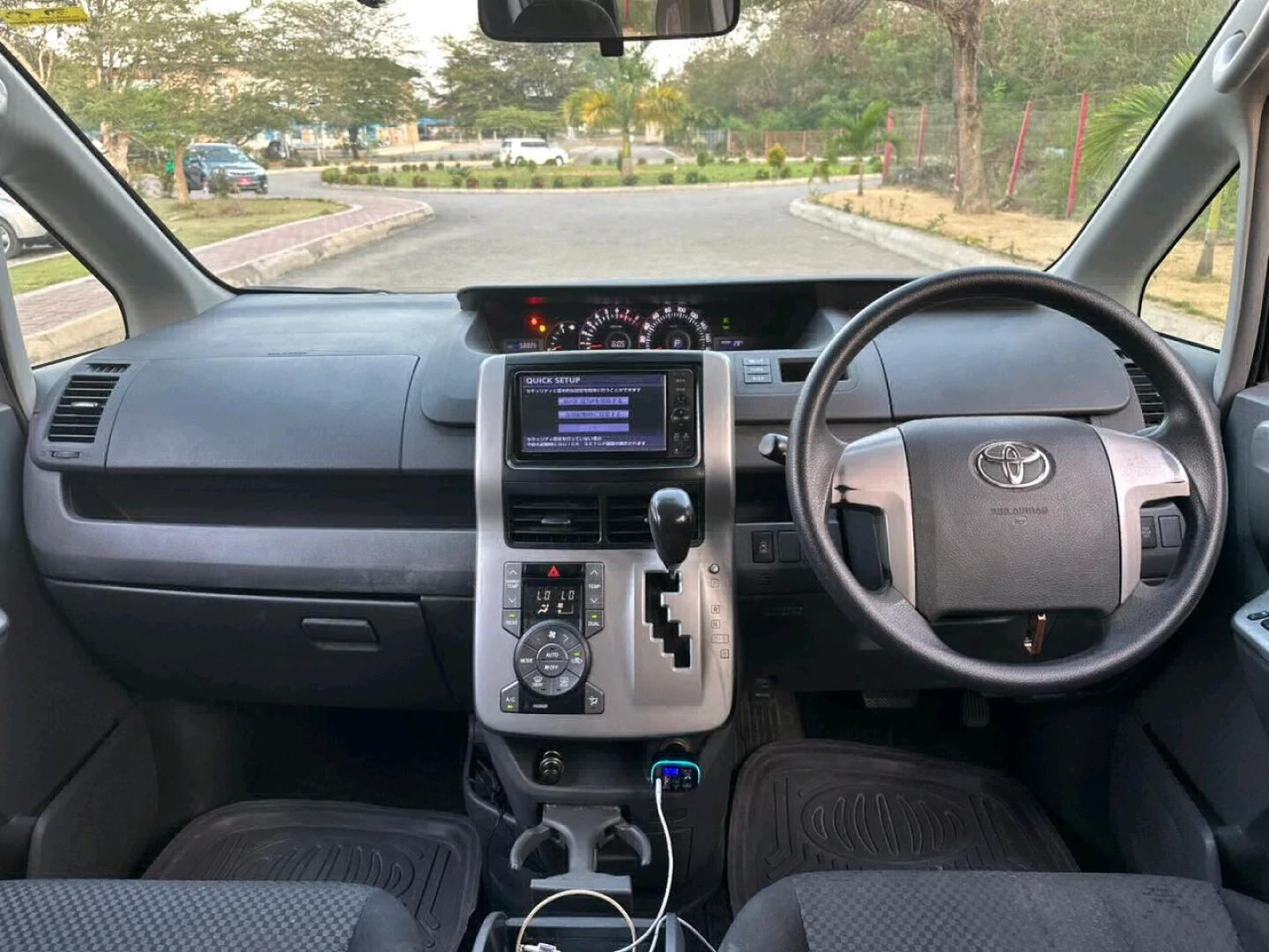Toyota Noah New Model Shape 2009 (Reg ELC) thumbnail 9