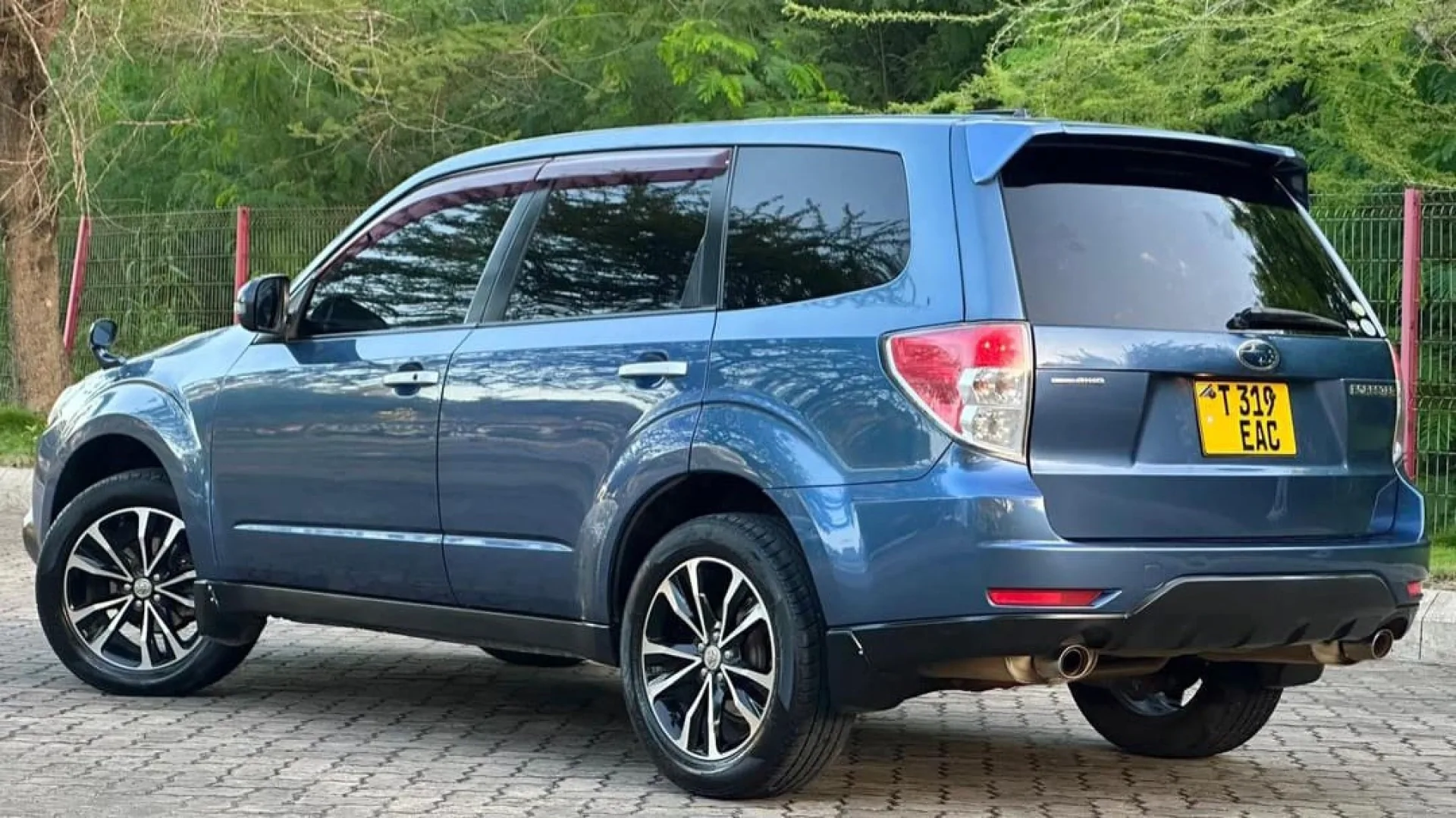 Subaru Forester SUV thumbnail 3