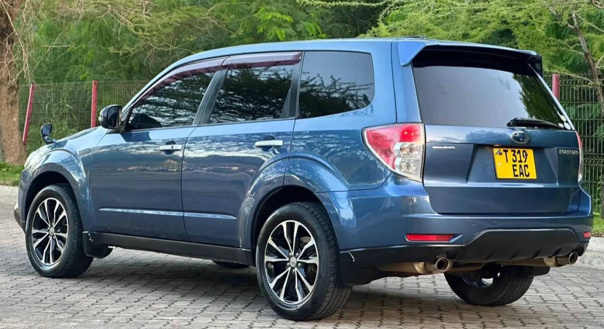 Subaru Forester SUV thumbnail 4