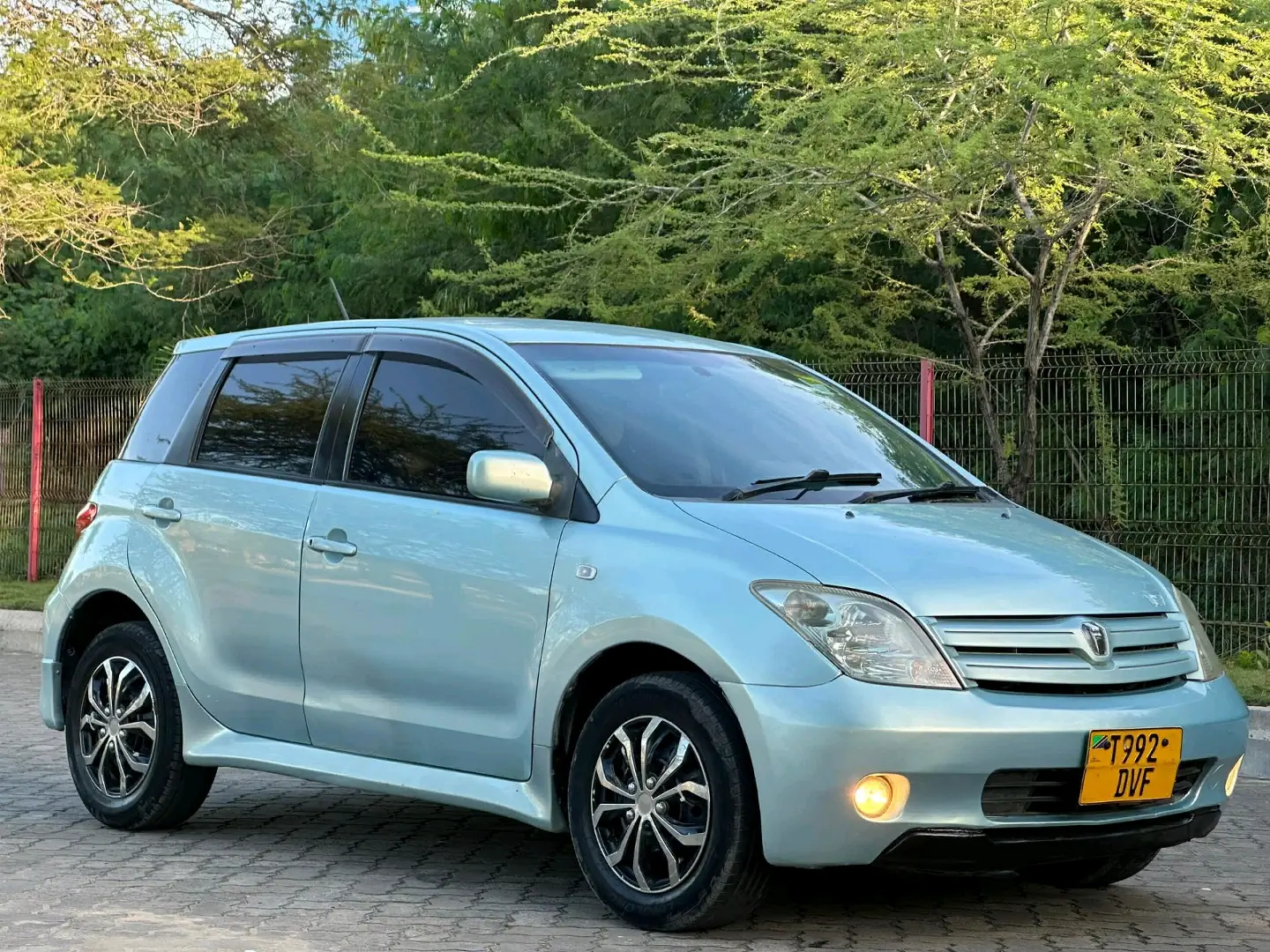Toyota Ist 2004 Hatchback (Low Mileage)