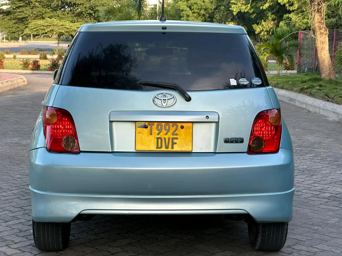 Toyota Ist 2004 Hatchback (Low Mileage) thumbnail 2