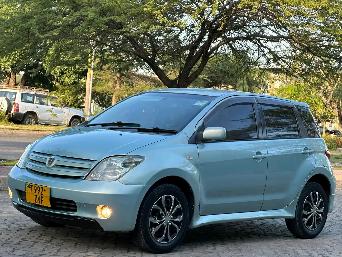 Toyota Ist 2004 Hatchback (Low Mileage) thumbnail 4