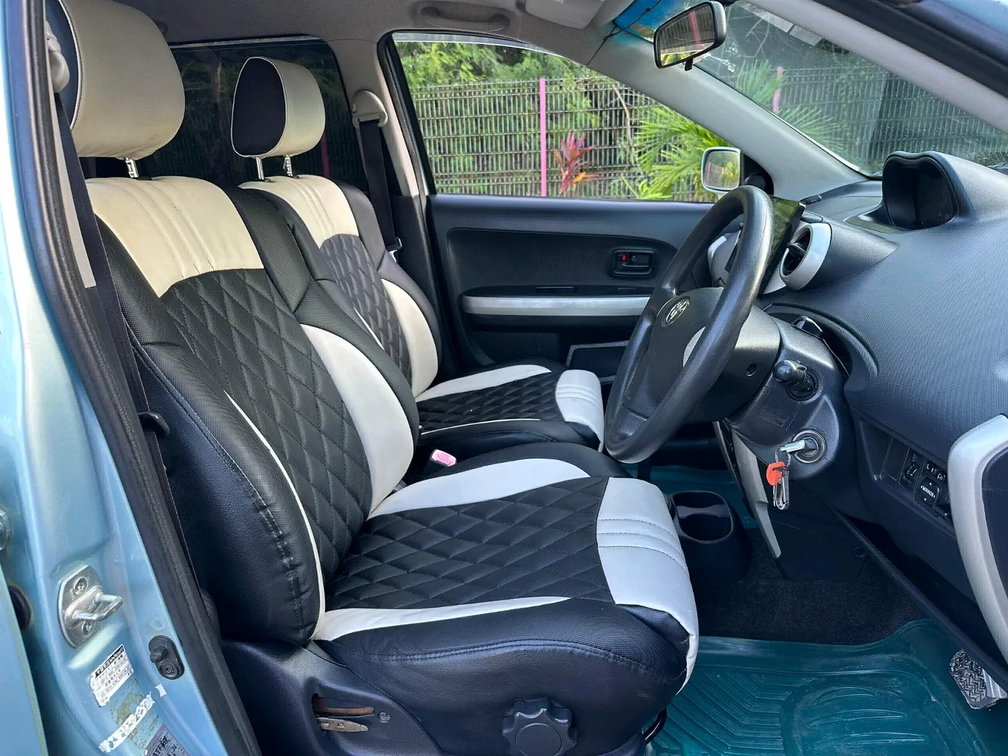 Toyota Ist 2004 Hatchback (Low Mileage) thumbnail 6