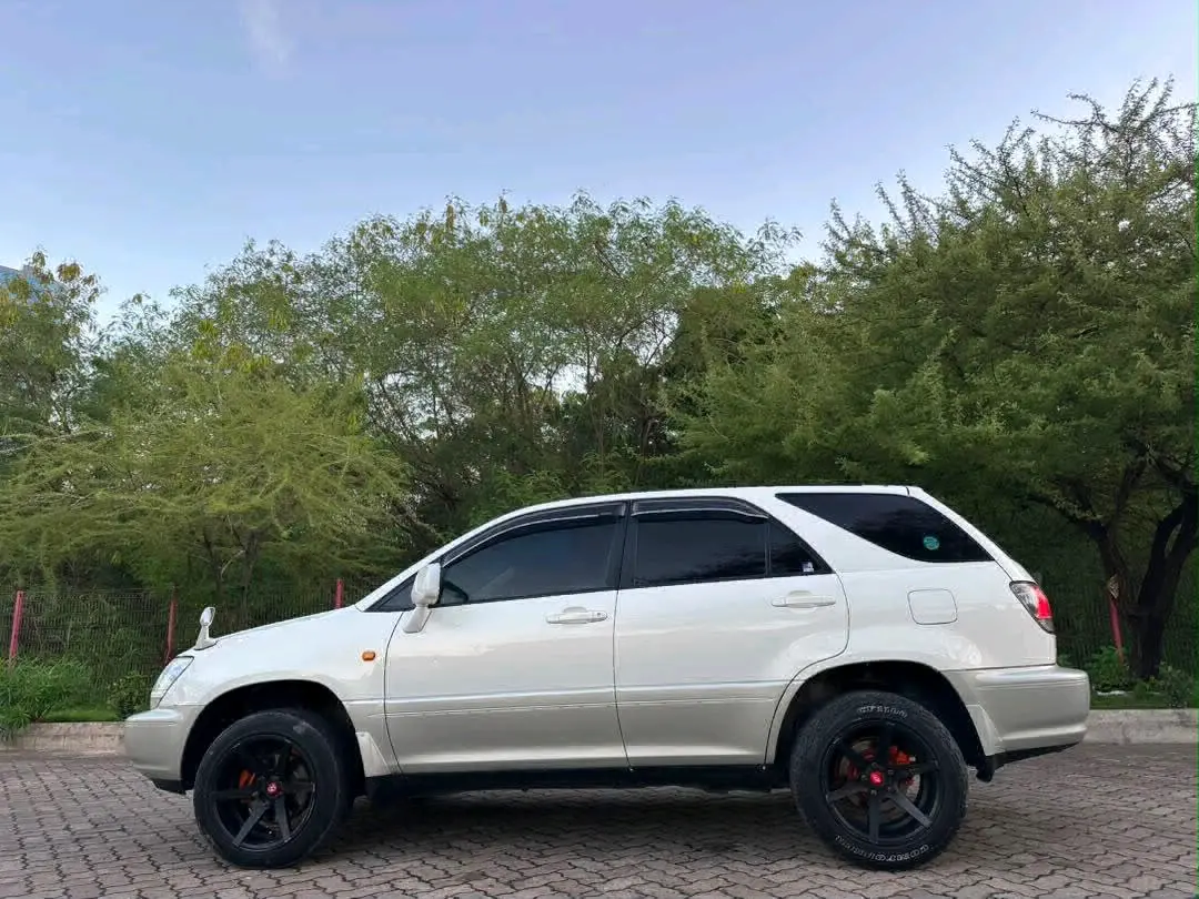 Toyota Harrier 2004 - Pearl White thumbnail 3