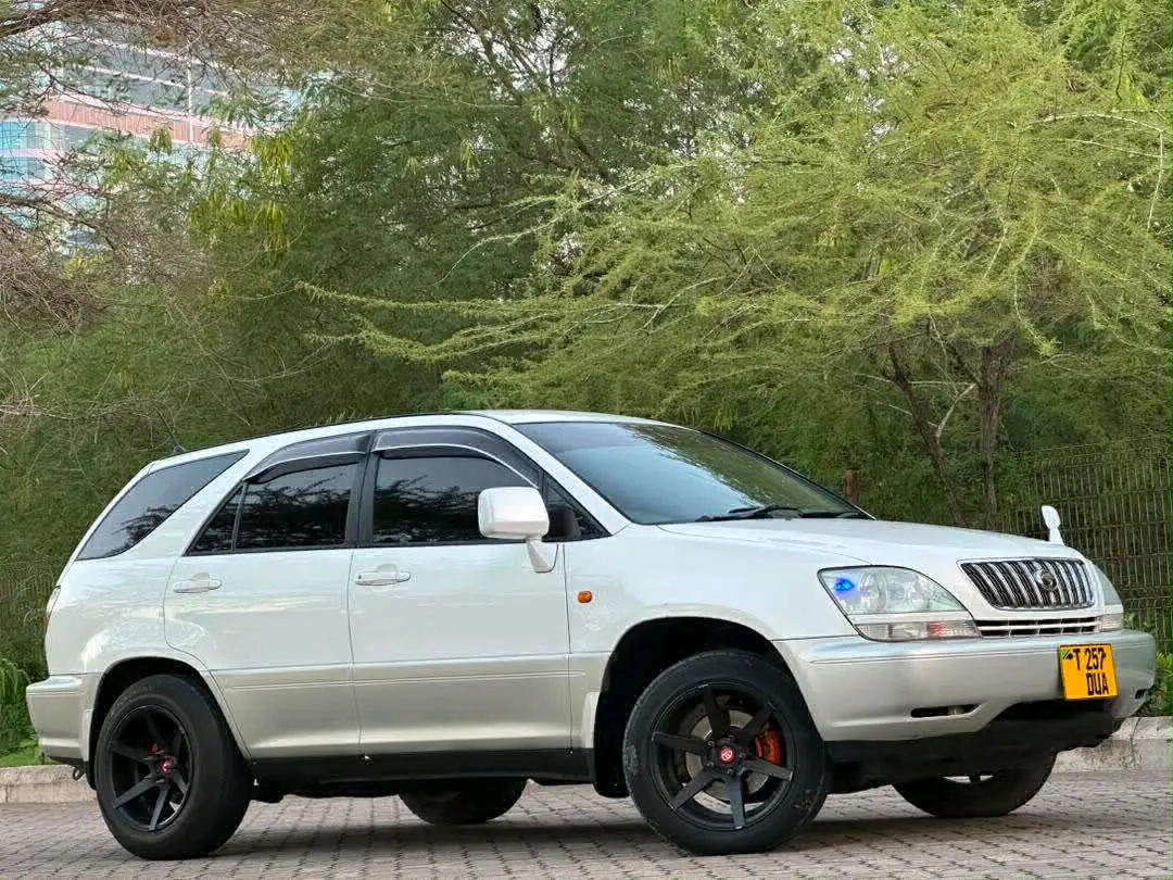 Toyota Harrier 2004 - Pearl White thumbnail 5