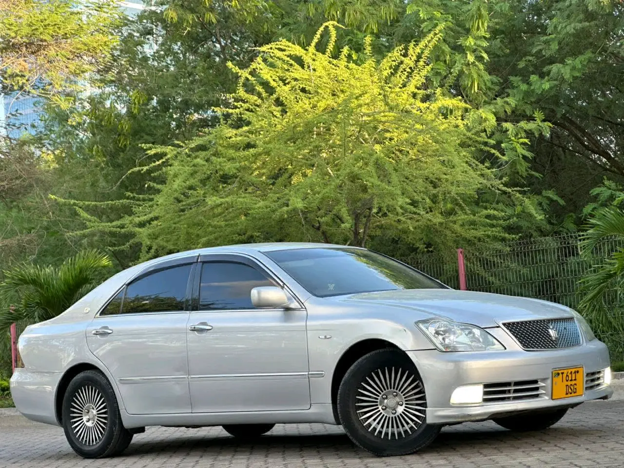 Toyota Crown Athlete 2004 thumbnail 2