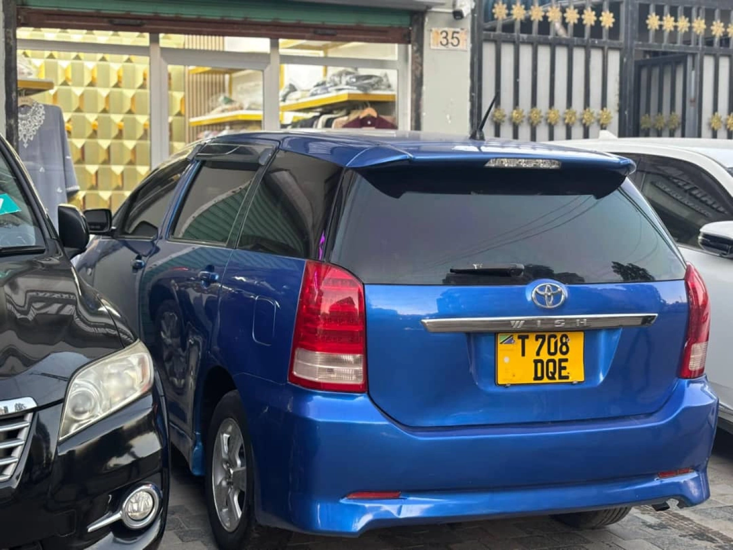 Toyota Wish Minivan Blue Full AC thumbnail 2