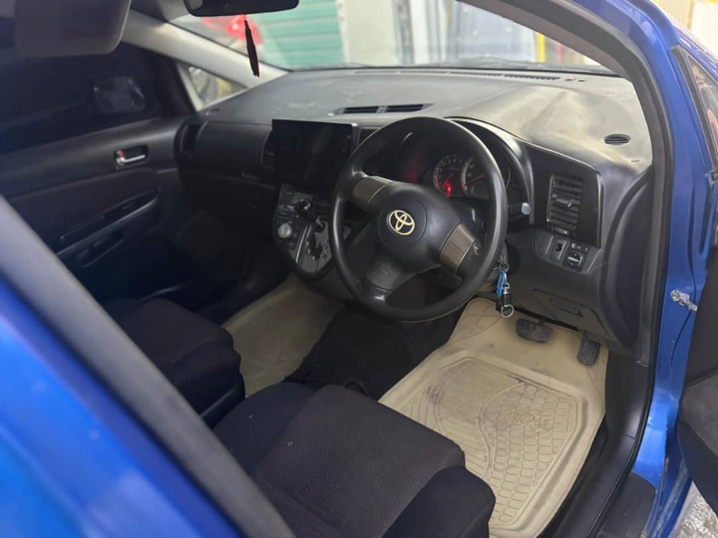 Toyota Wish Minivan Blue Full AC thumbnail 3