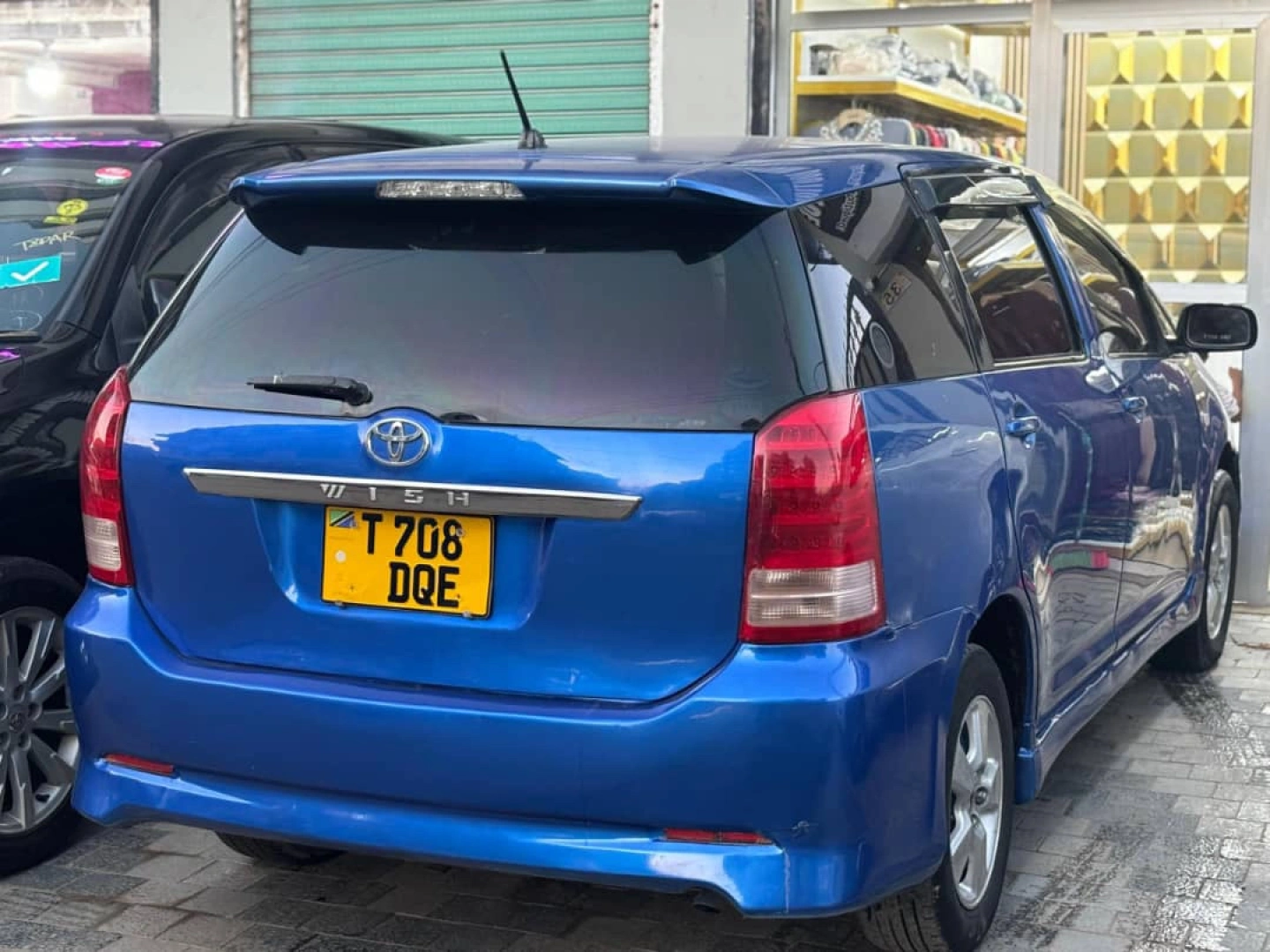 Toyota Wish Minivan Blue Full AC thumbnail 4
