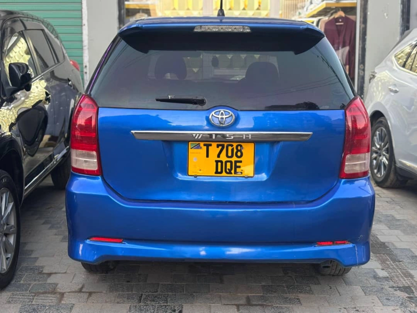 Toyota Wish Minivan Blue Full AC thumbnail 5