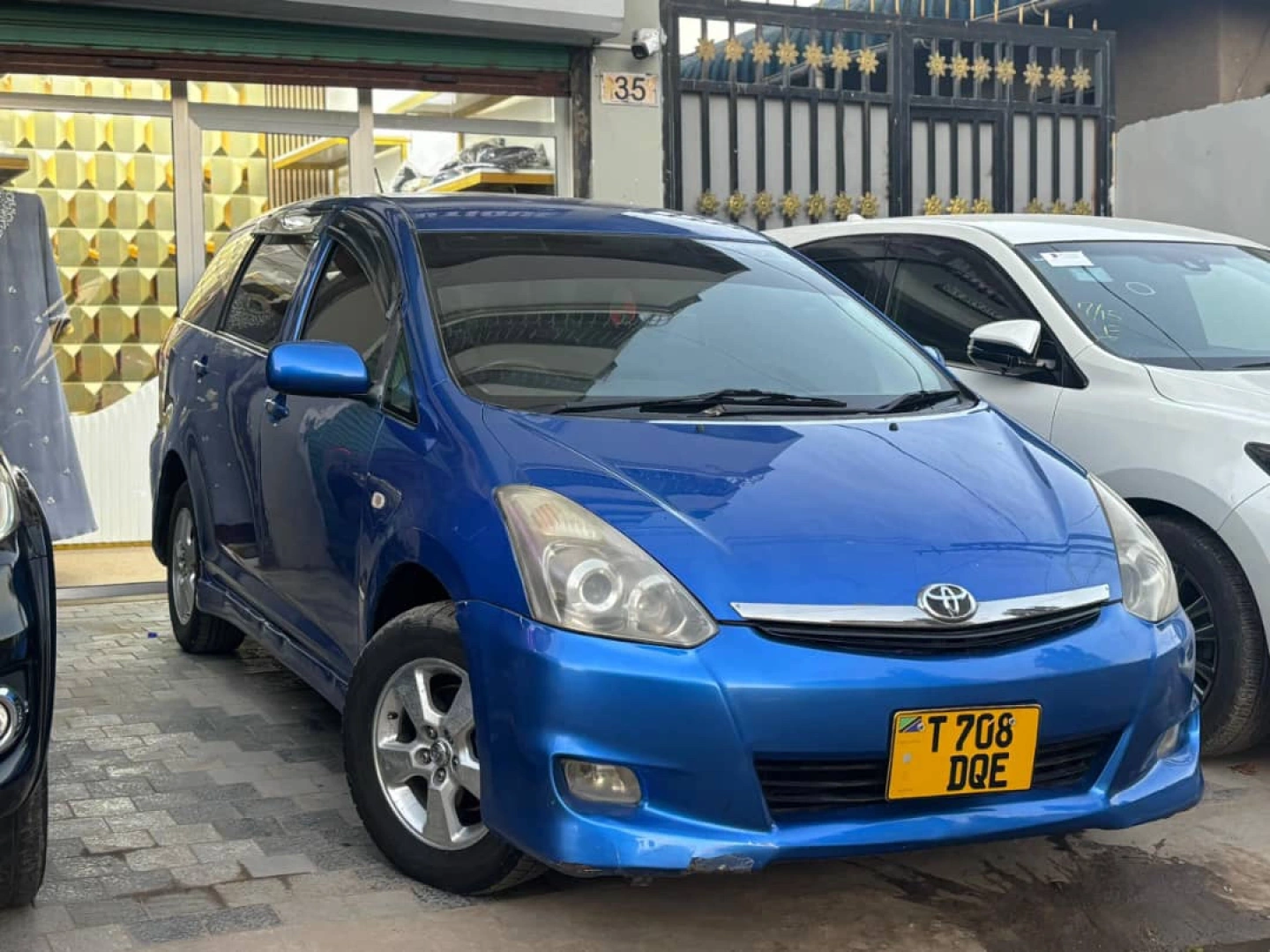 Toyota Wish Minivan Blue Full AC thumbnail 7