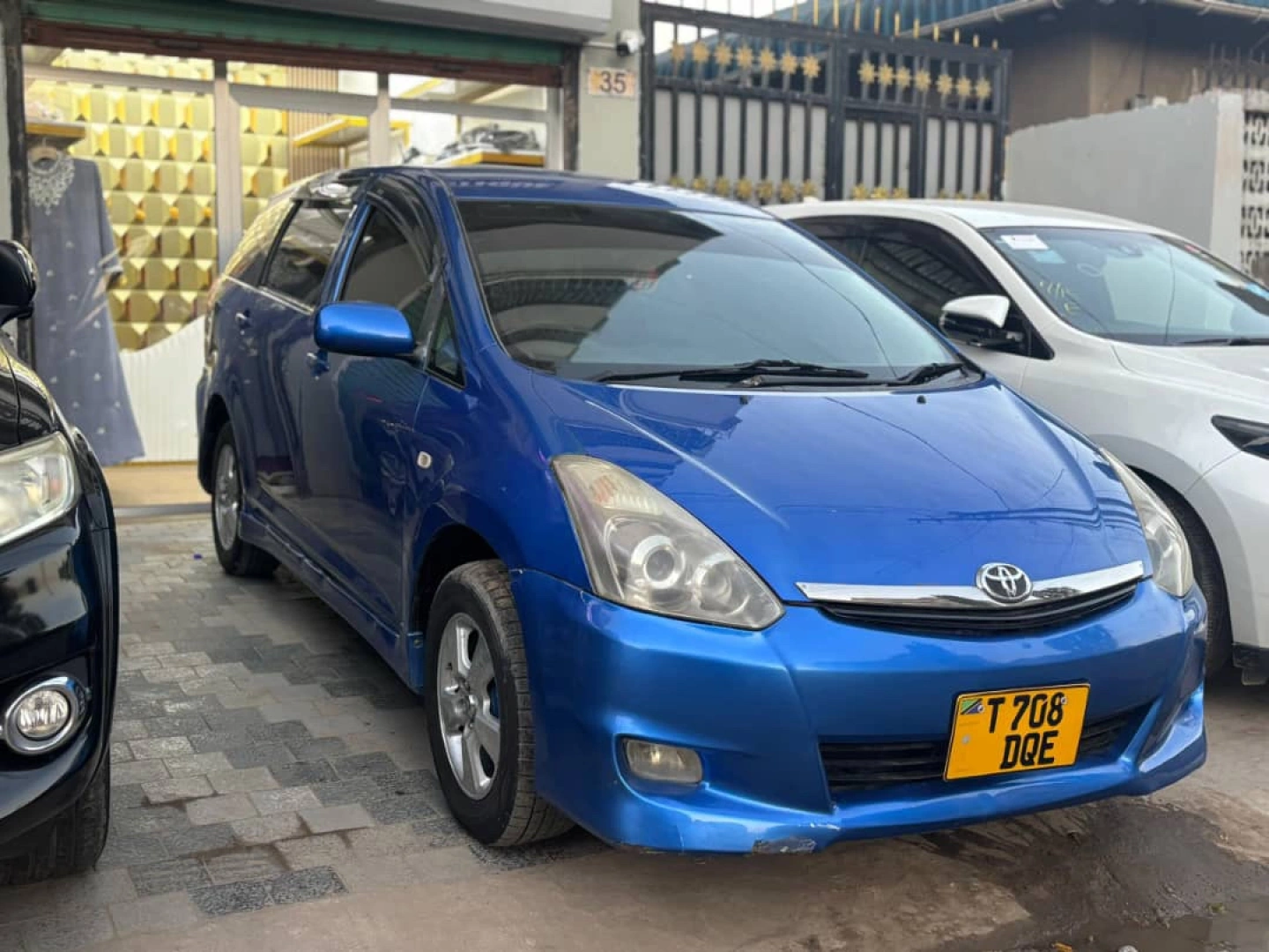 Toyota Wish Minivan Blue Full AC thumbnail 8
