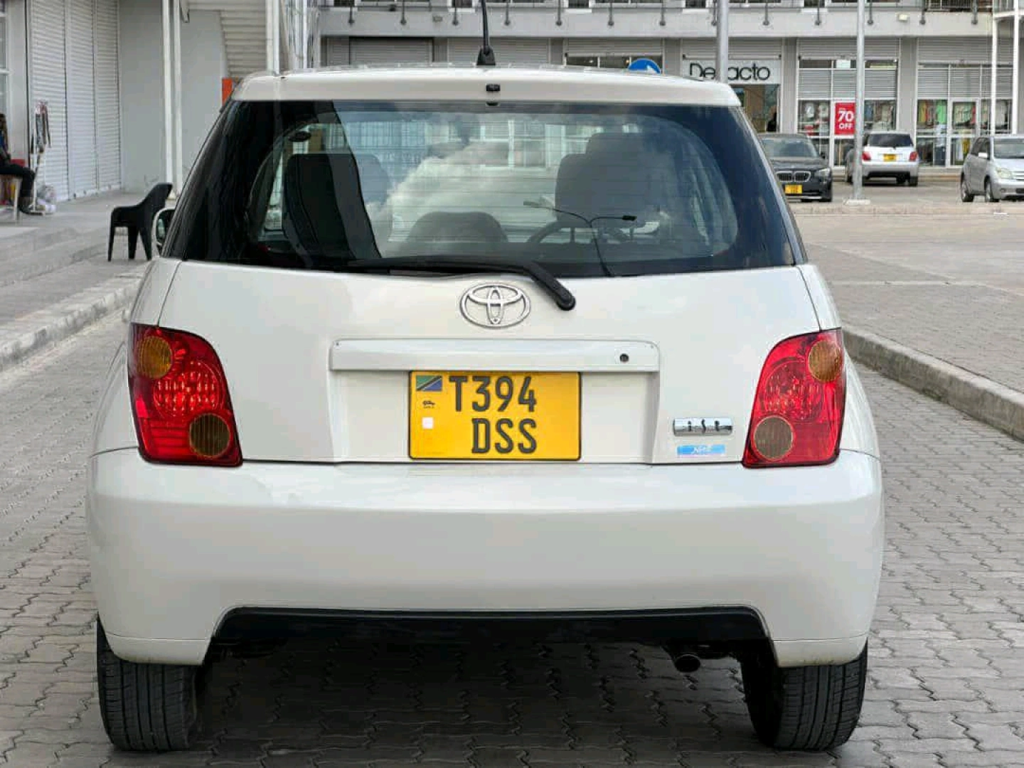 Toyota IST 2005 Pearl White thumbnail 2