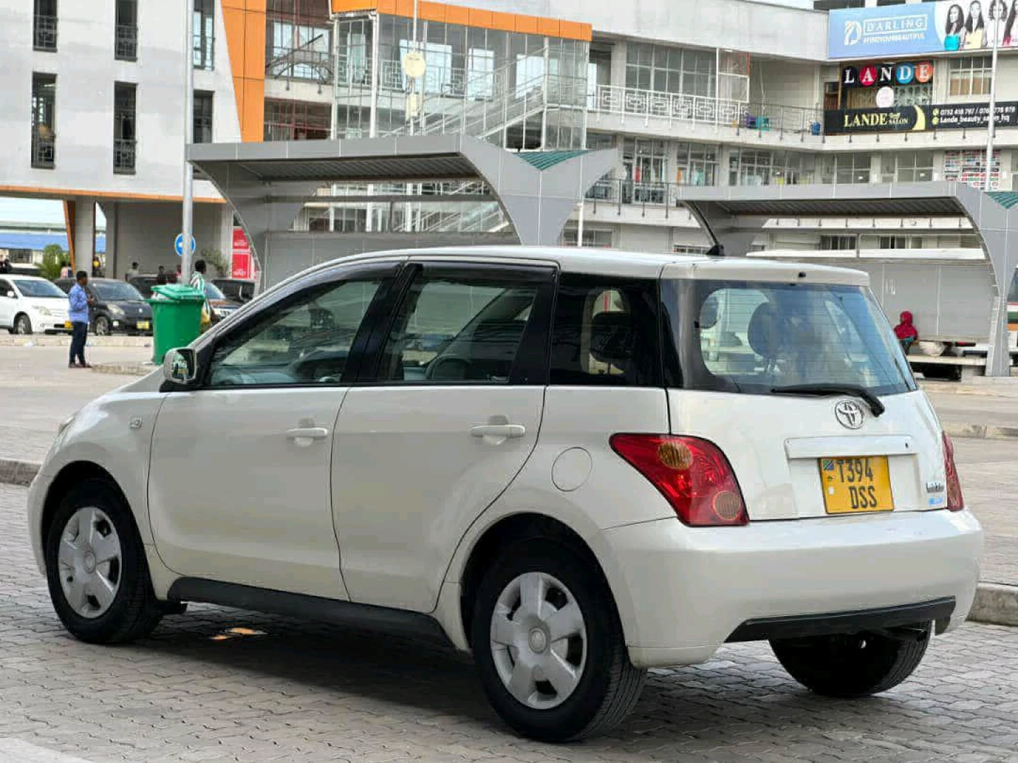 Toyota IST 2005 Pearl White thumbnail 3