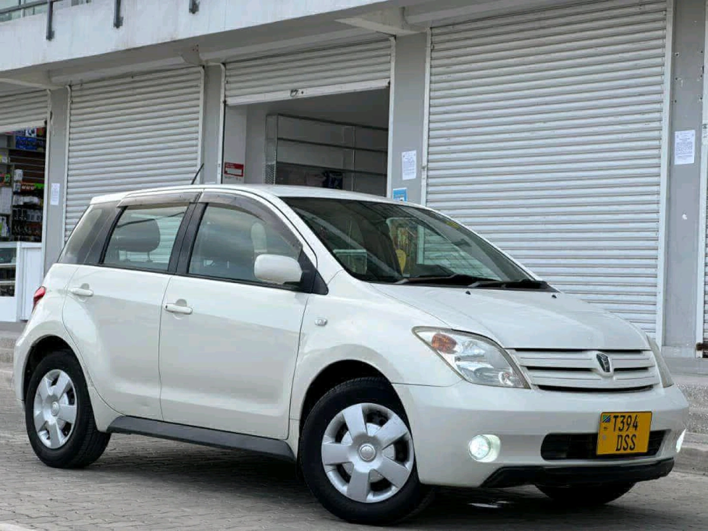 Toyota IST 2005 Pearl White thumbnail 5