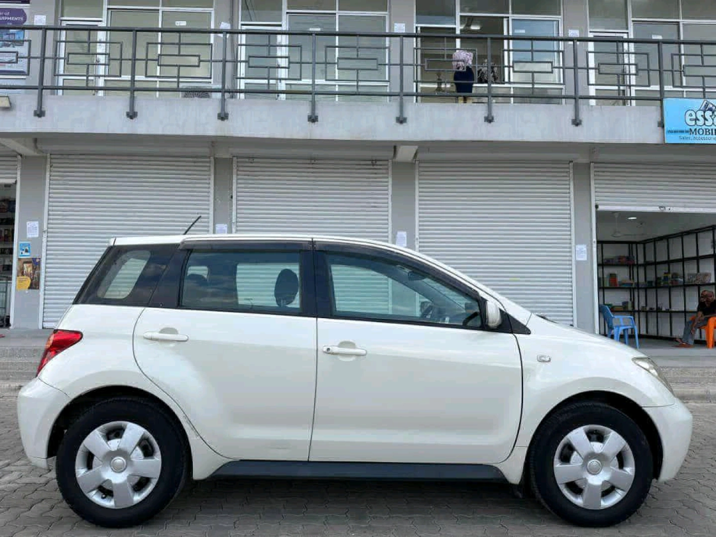 Toyota IST 2005 Pearl White thumbnail 6