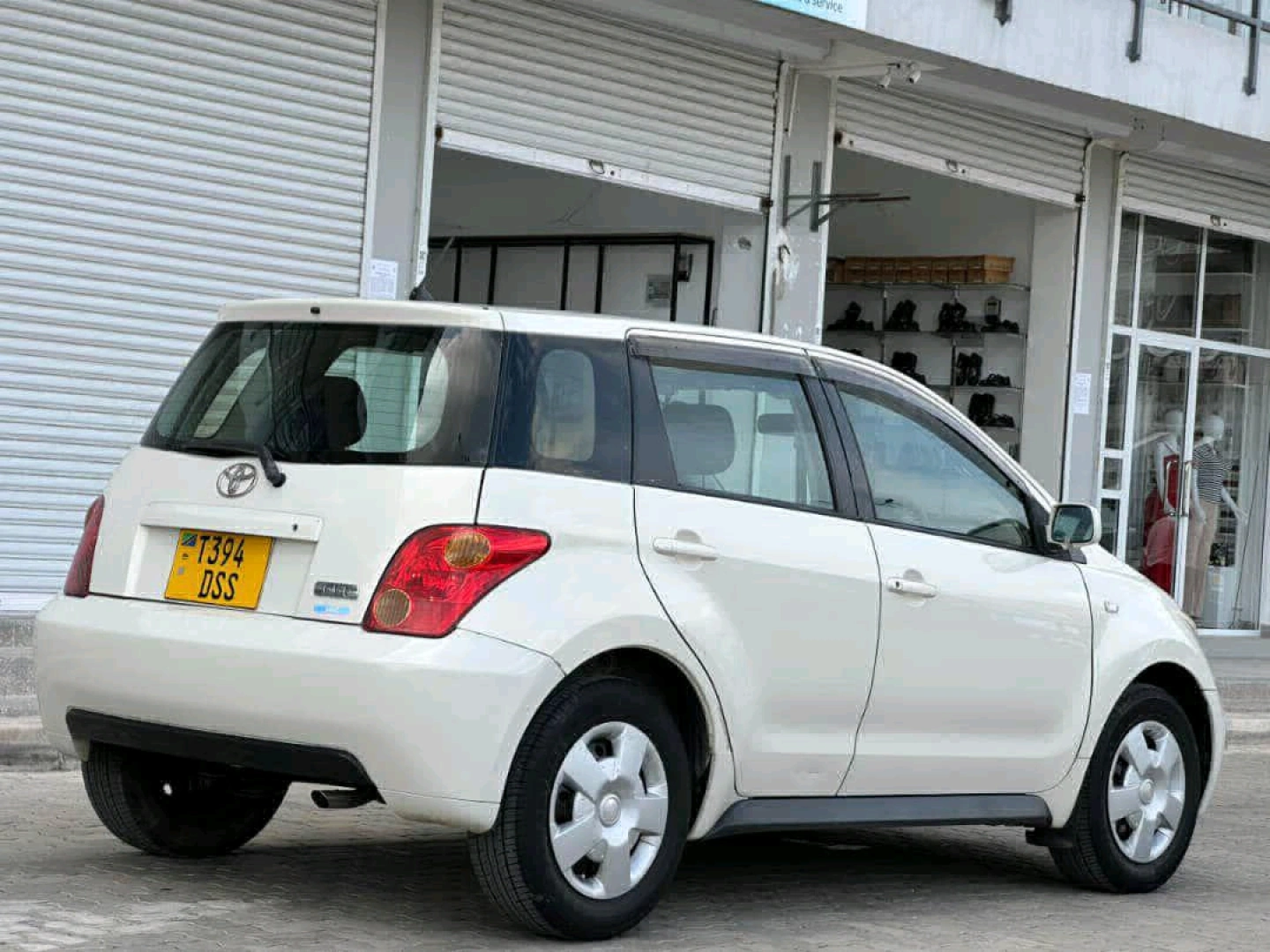 Toyota IST 2005 Pearl White thumbnail 7